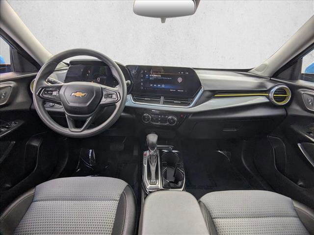 Used 2025 Chevrolet Trax LT FWD image 16