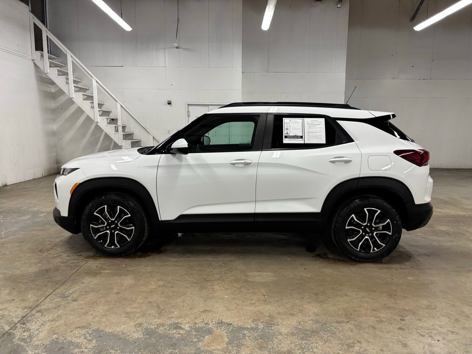 Used 2023 Chevrolet TrailBlazer ACTIV w/ Convenience Package FWD image 4