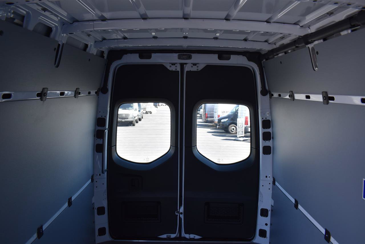 New 2025 Mercedes-Benz Sprinter 2500 image 12