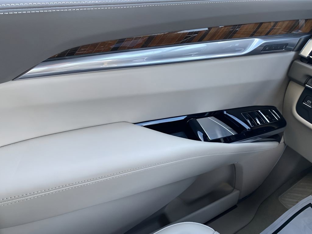 Certified 2025 Cadillac Escalade Premium Luxury Platinum w/ LPO, Floor Liner Package AWD/4WD image 28