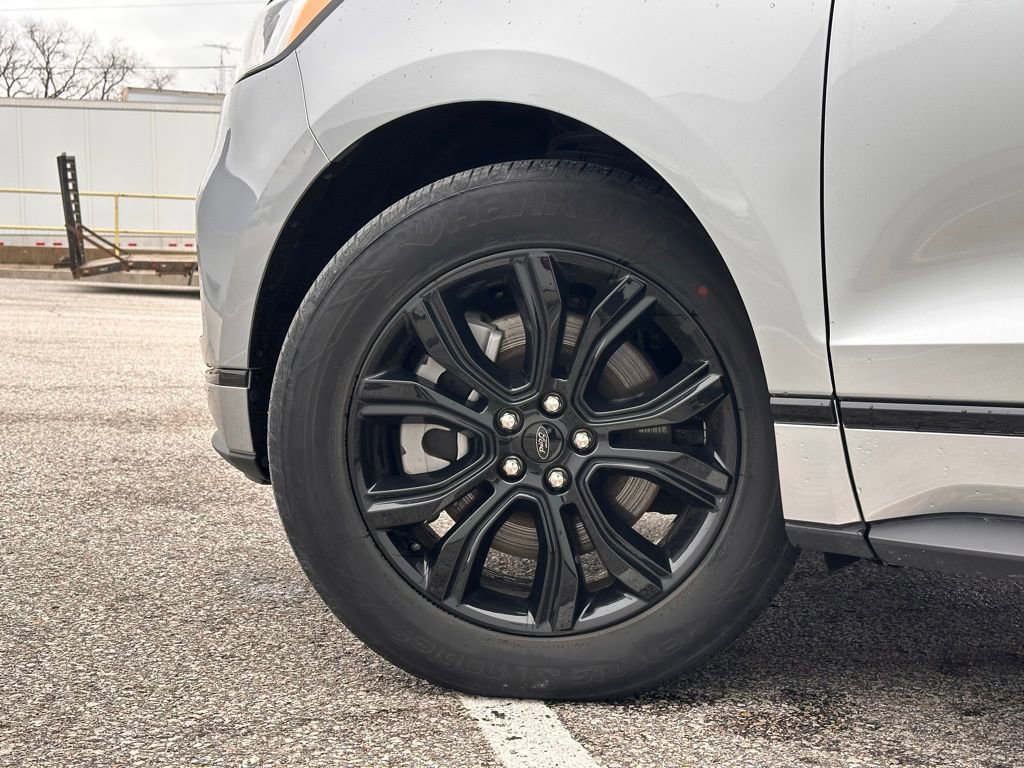 Used 2022 Ford Edge SE w/ Black Appearance Package image 8