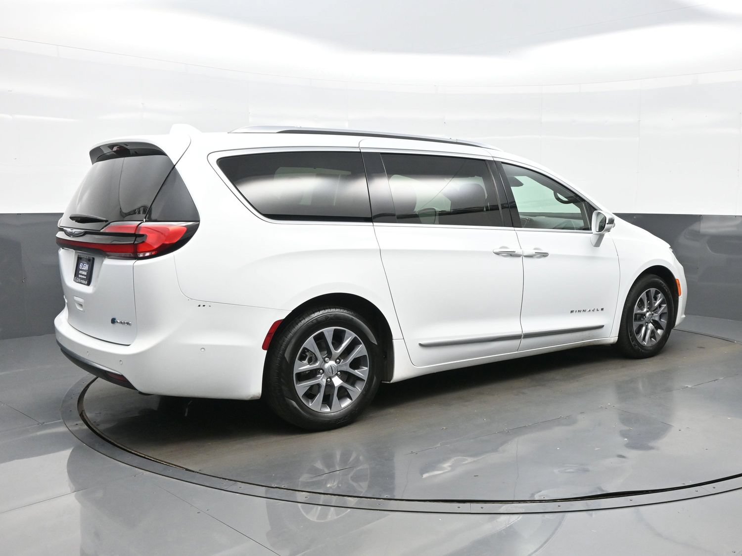 Used 2022 Chrysler Pacifica Pinnacle FWD image 6