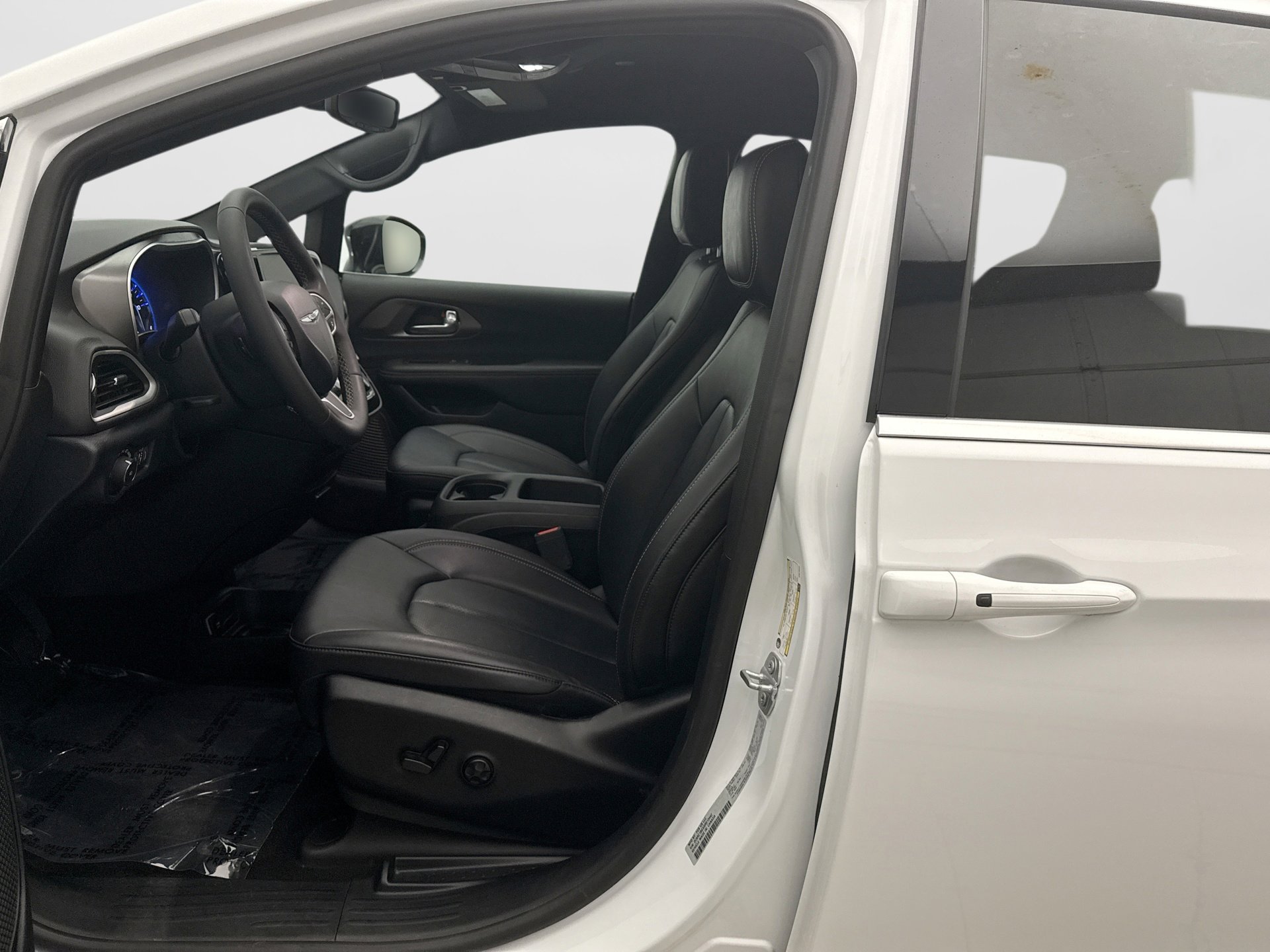 Used 2025 Chrysler Pacifica Select FWD image 11