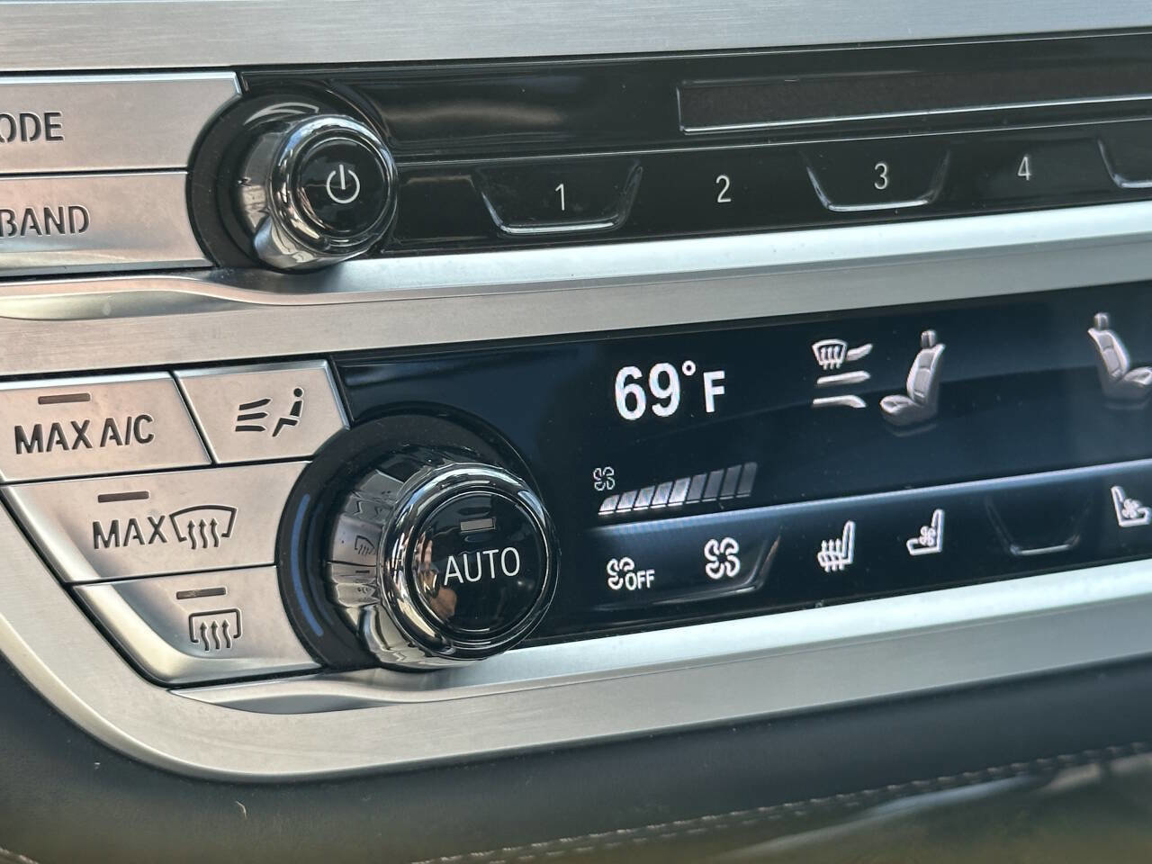 Used 2020 BMW M760i xDrive image 38