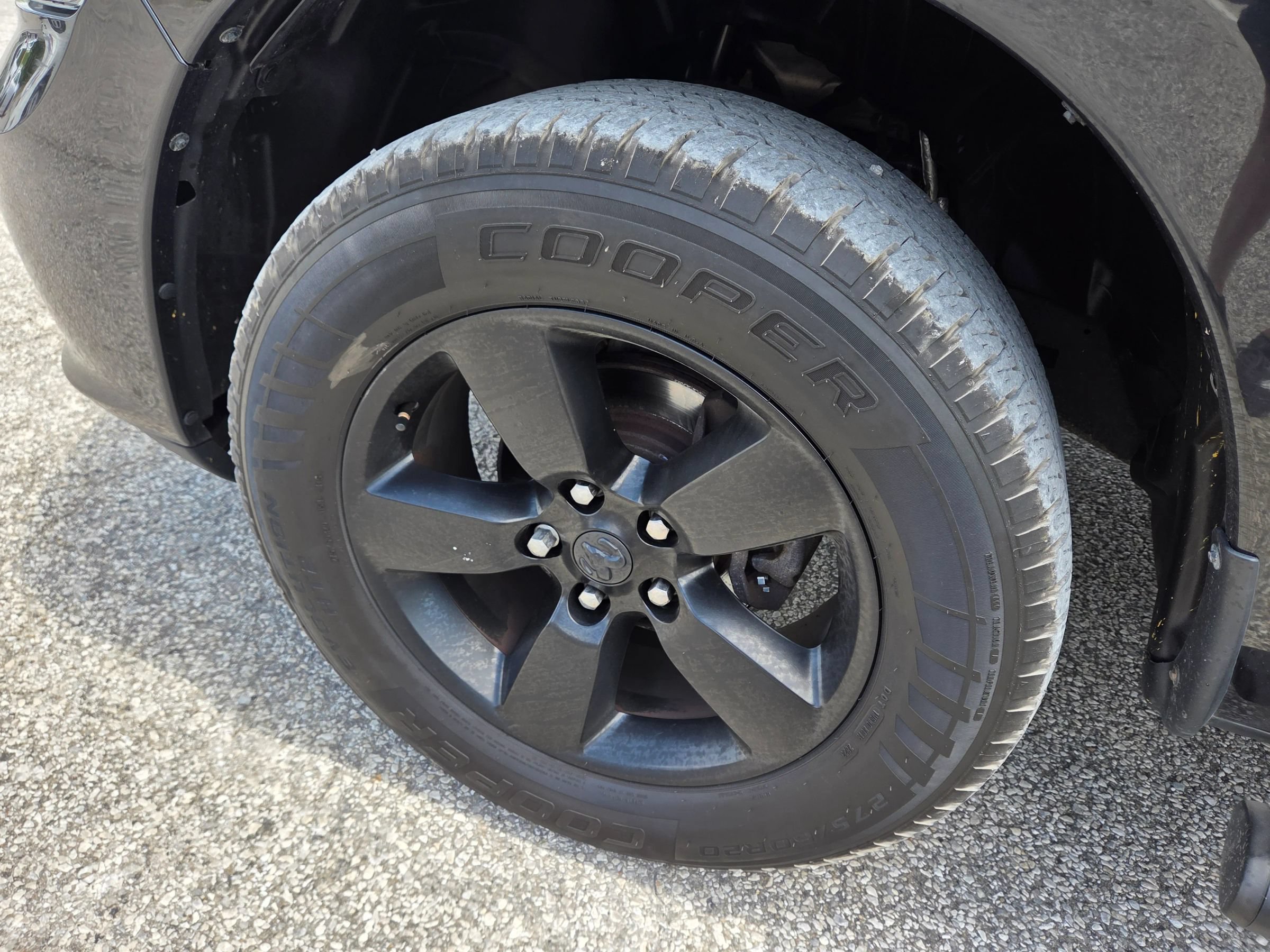 Used 2018 RAM 1500 Express w/ Black Ram 1500 Express Group AWD/4WD image 8