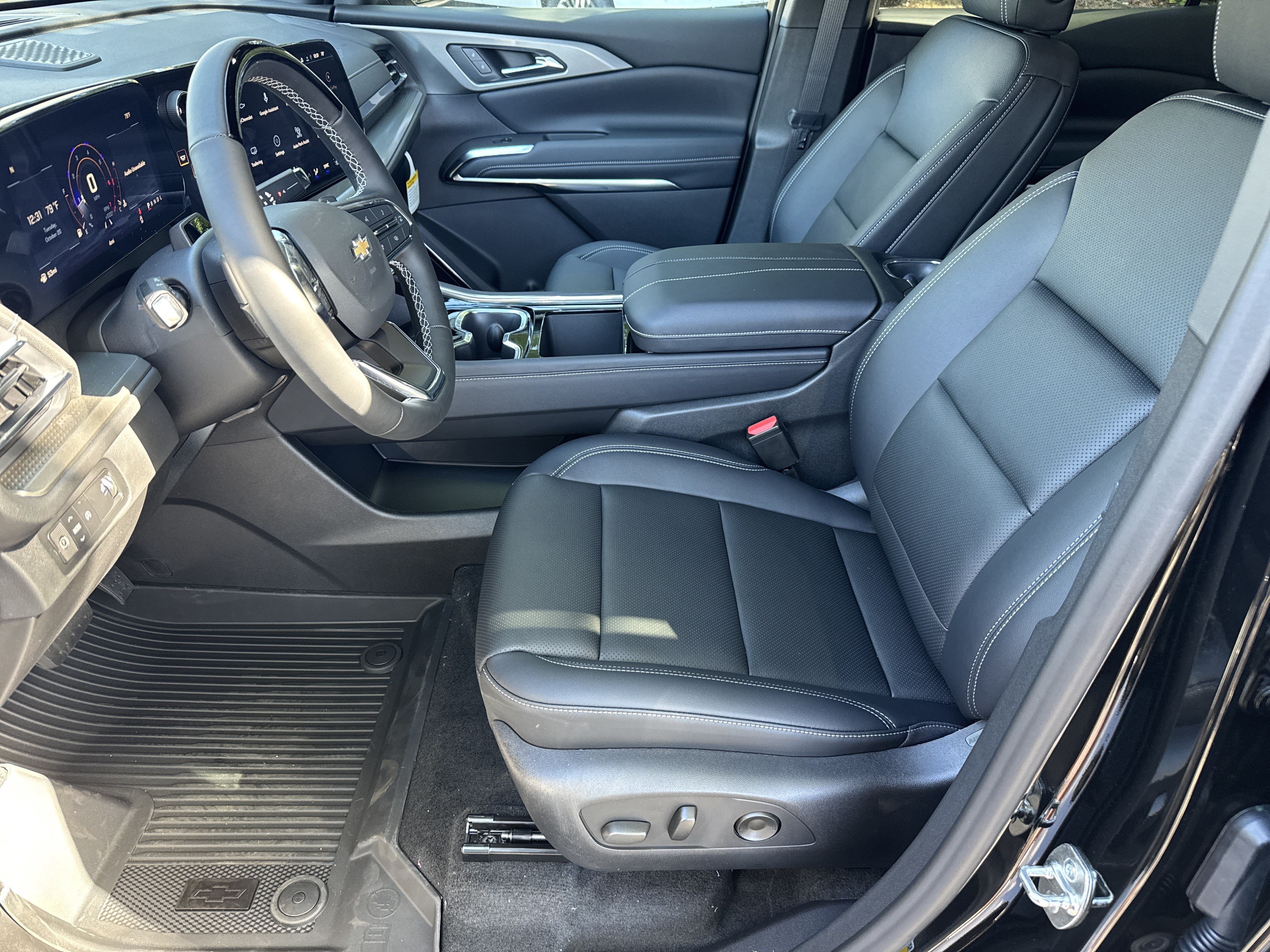 New 2027 Chevrolet Traverse LT w/ Enhanced Driving Package FWD image 9