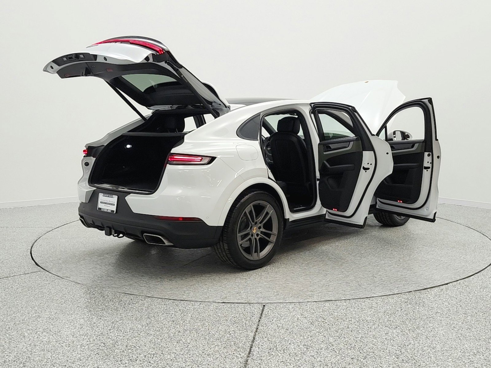 Used 2024 Porsche Cayenne Coupe image 11
