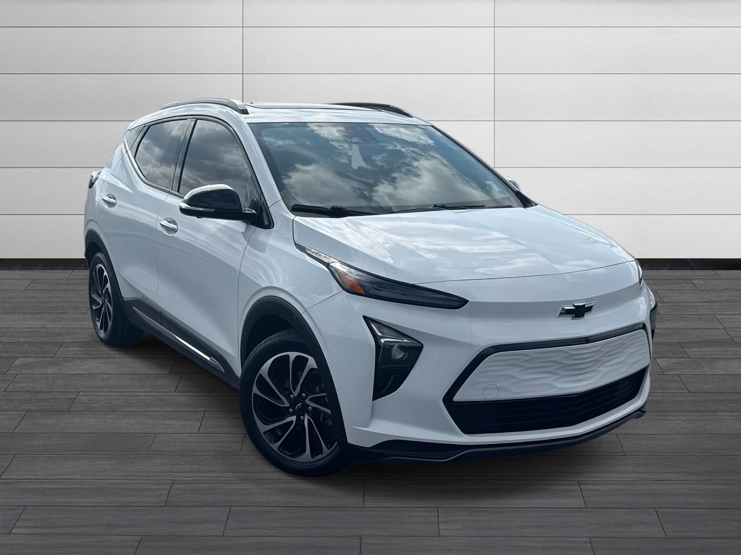 Used 2022 Chevrolet Bolt EUV Premier w/ Sun & Sound Package image 2