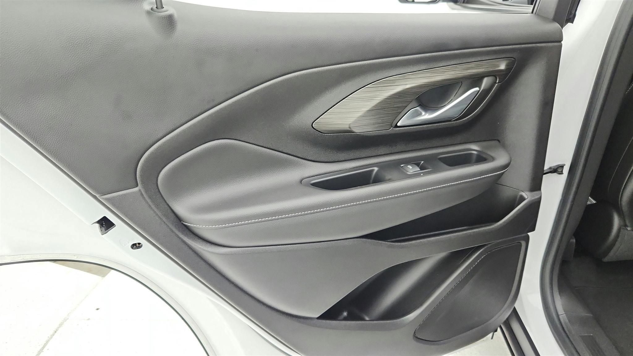 Used 2024 GMC Terrain SLT image 38