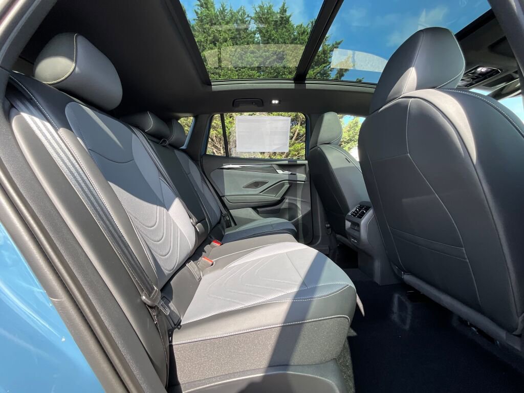 New 2025 Volkswagen Tiguan SE R-Line image 15