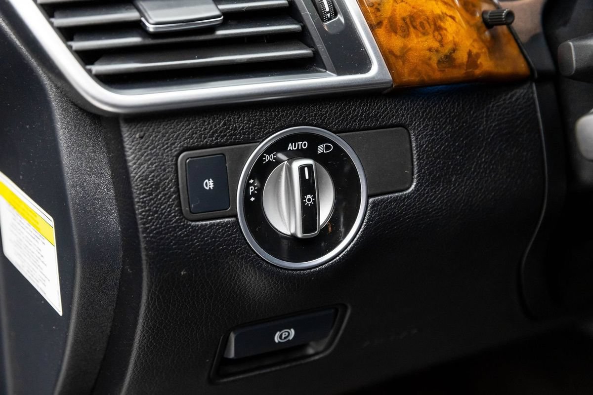Used 2014 Mercedes-Benz GL 550 4MATIC image 25