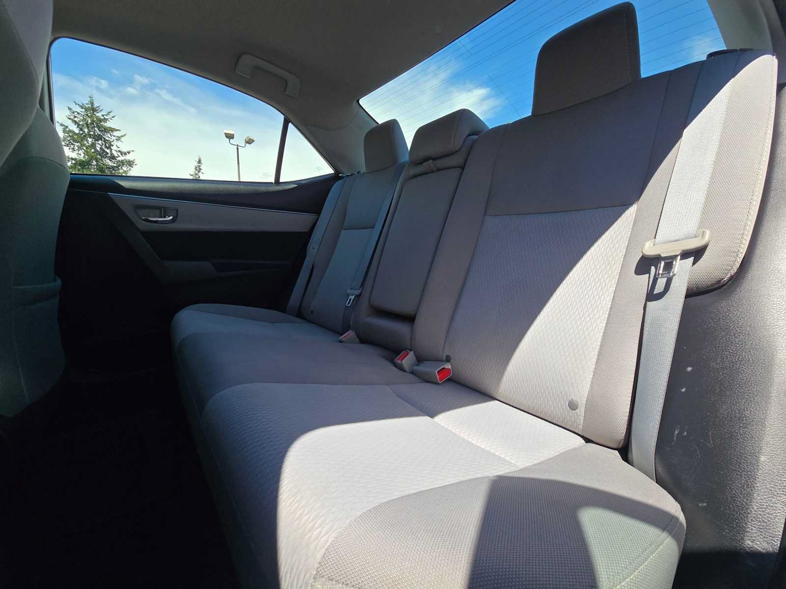 Used 2016 Toyota Corolla LE FWD image 16