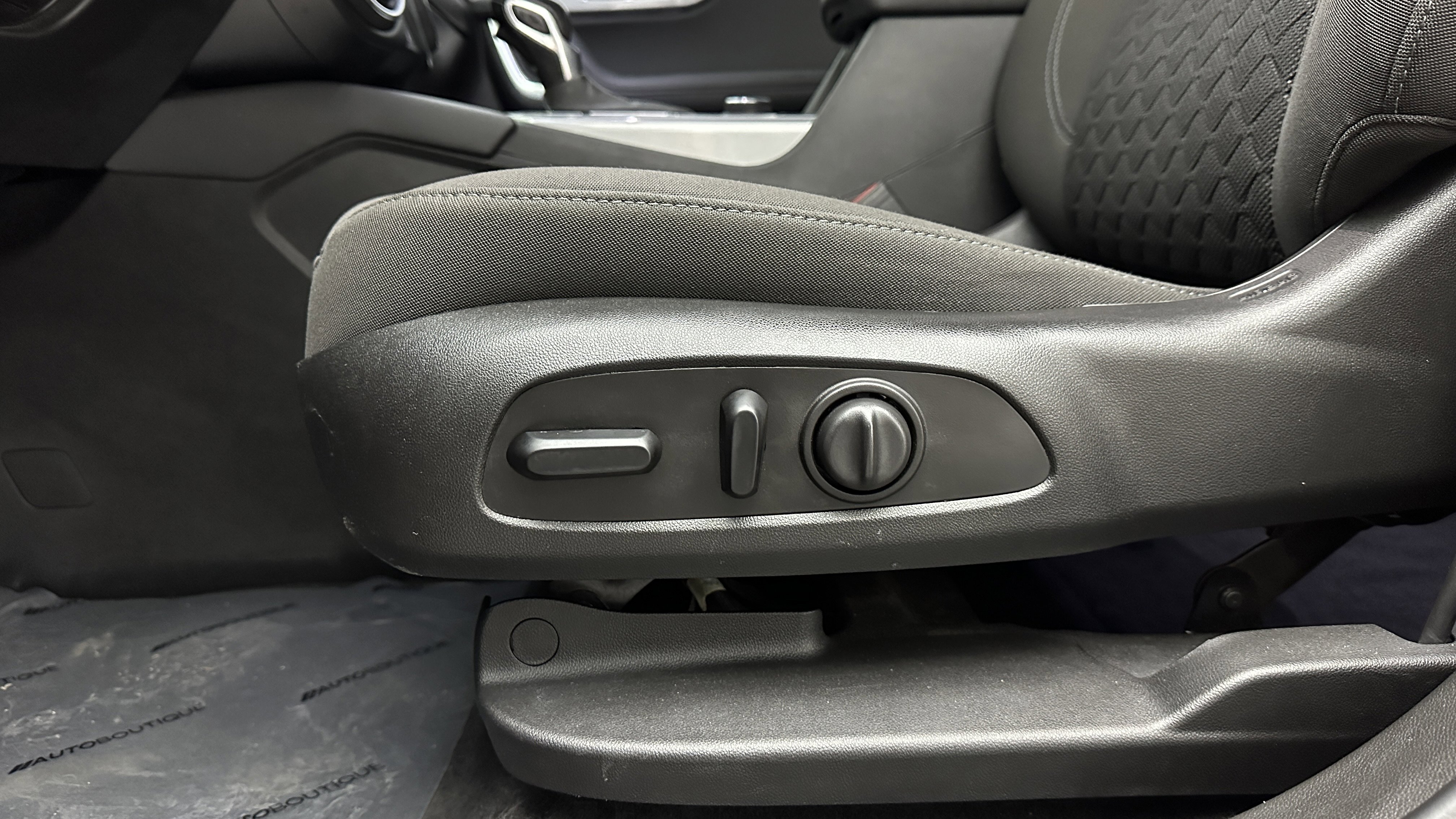 Used 2019 Chevrolet Blazer LT image 11