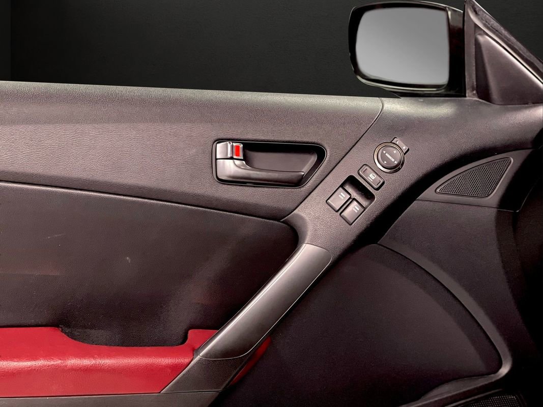 Used 2011 Hyundai Genesis 3.8 image 34