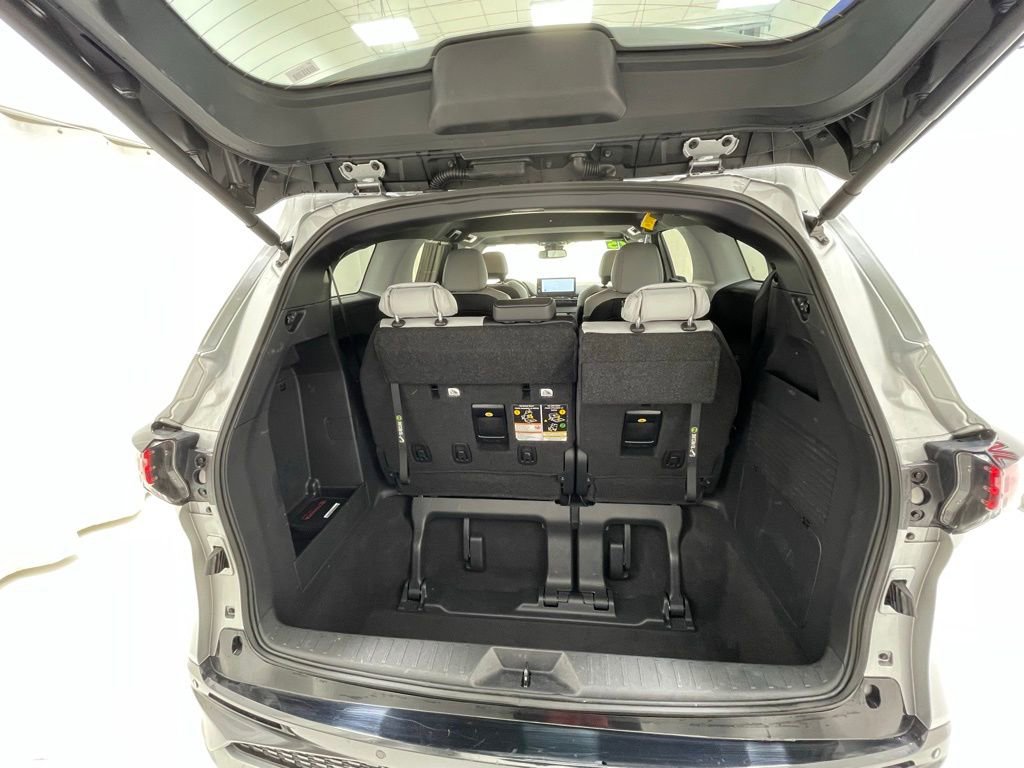 Used 2025 Toyota Sienna XSE image 5