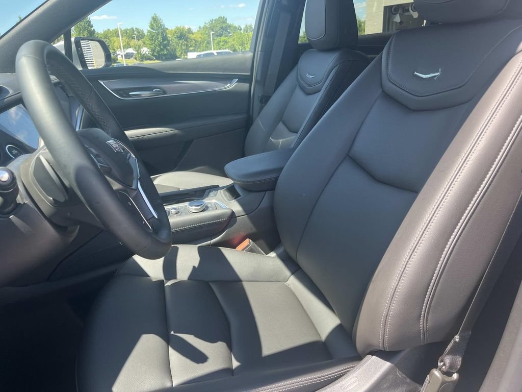New 2026 Cadillac XT5 Luxury w/ LPO, ONYX Package FWD image 20