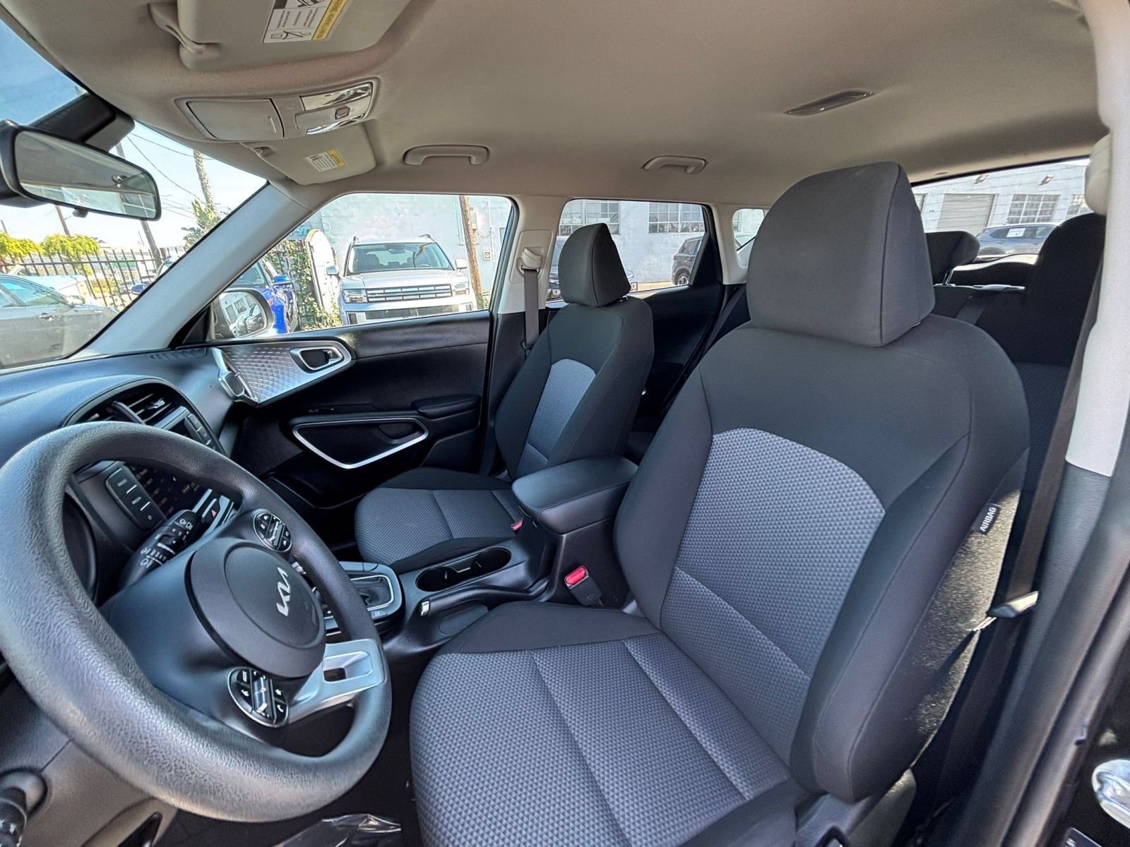 Used 2025 Kia Soul LX w/ LX Technology Package FWD image 36