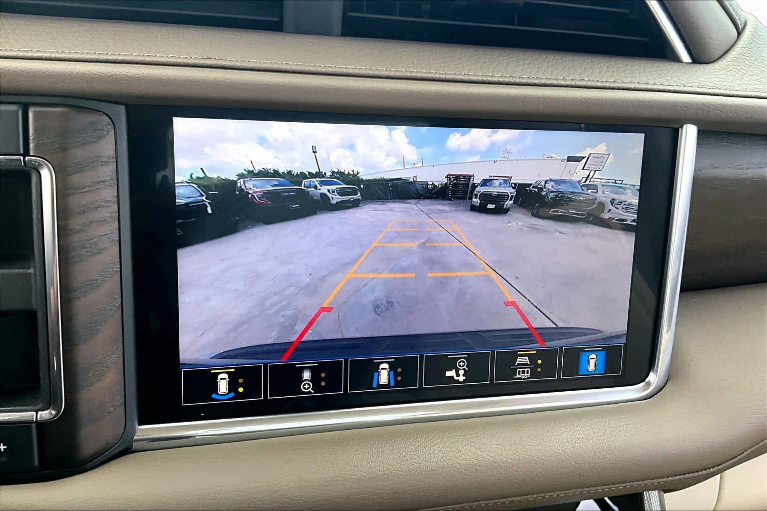 Used 2021 GMC Yukon XL Denali w/ Denali Premium Package RWD image 27