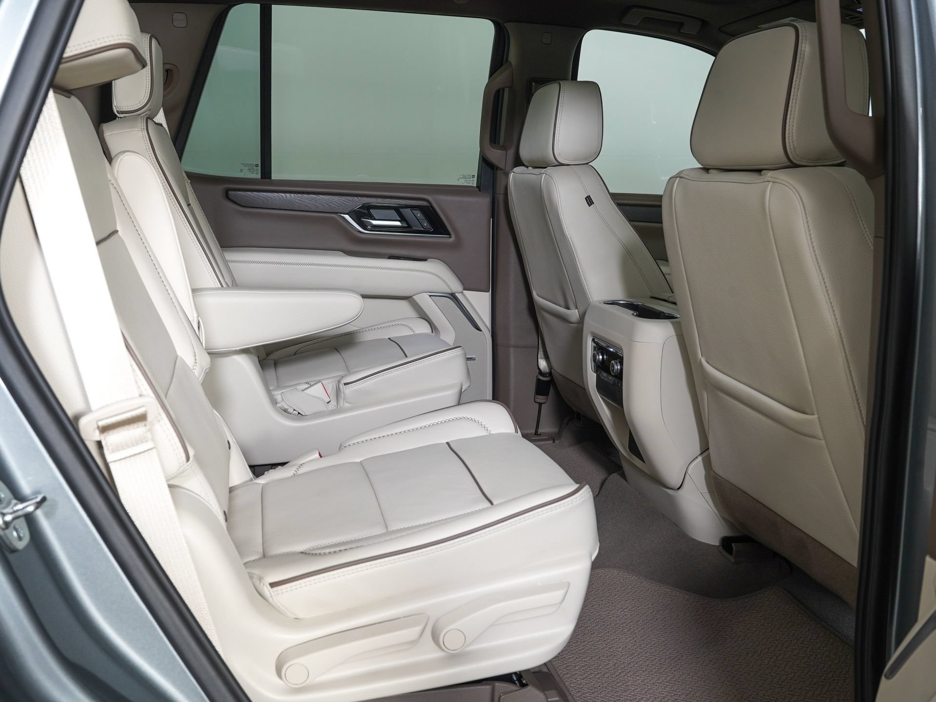Used 2026 GMC Yukon Denali w/ Sun & Power Step Package AWD/4WD image 10