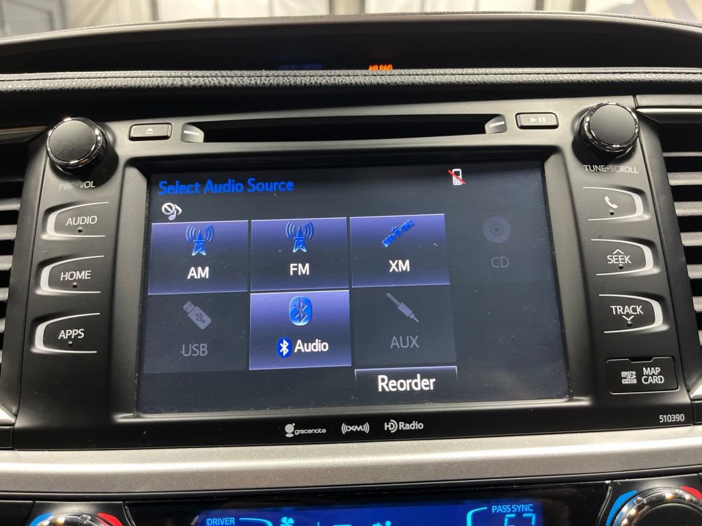 Used 2019 Toyota Highlander XLE AWD/4WD image 24