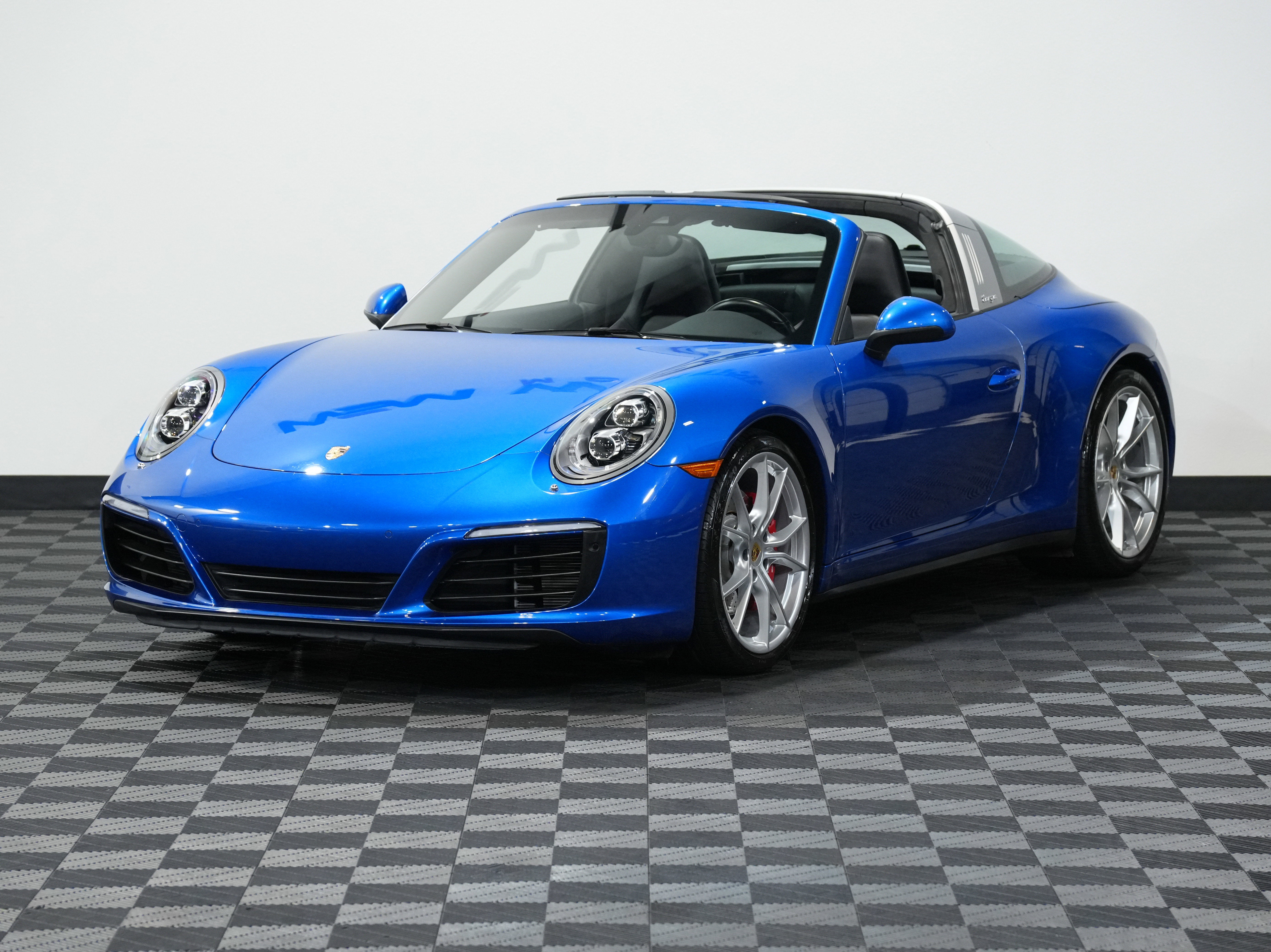 Used 2017 Porsche 911 Targa 4S image 3