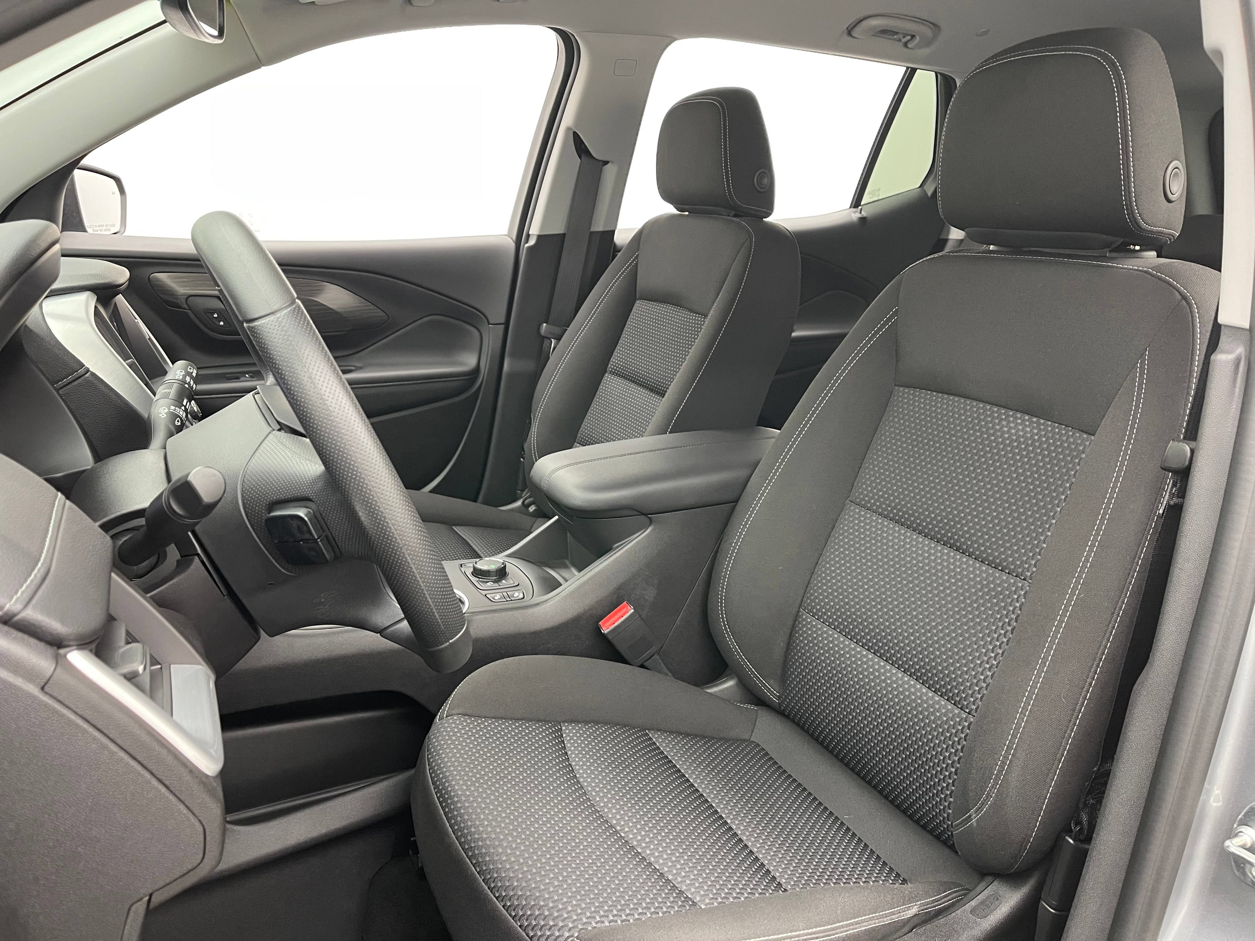Used 2024 GMC Terrain SLE w/ Driver Convenience Package FWD image 18
