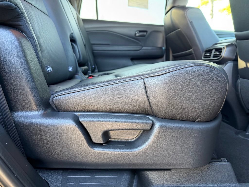 Certified 2025 Honda Passport EX-L image 34
