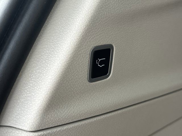 Certified 2024 Chrysler Pacifica Limited image 25
