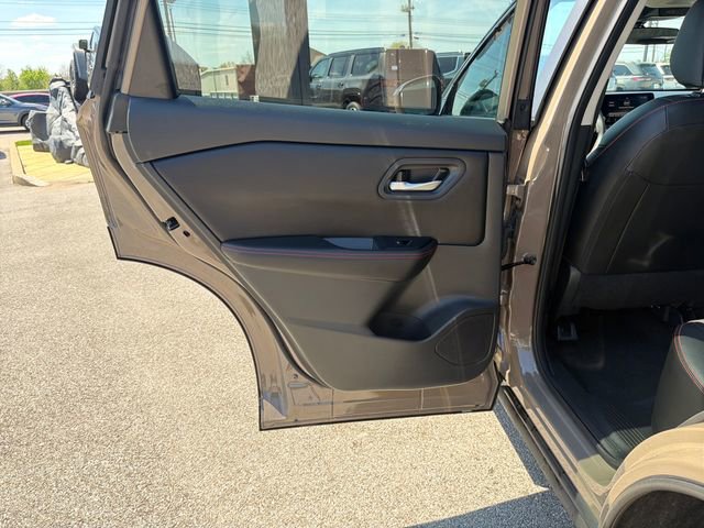 Used 2025 Nissan Rogue SV image 25