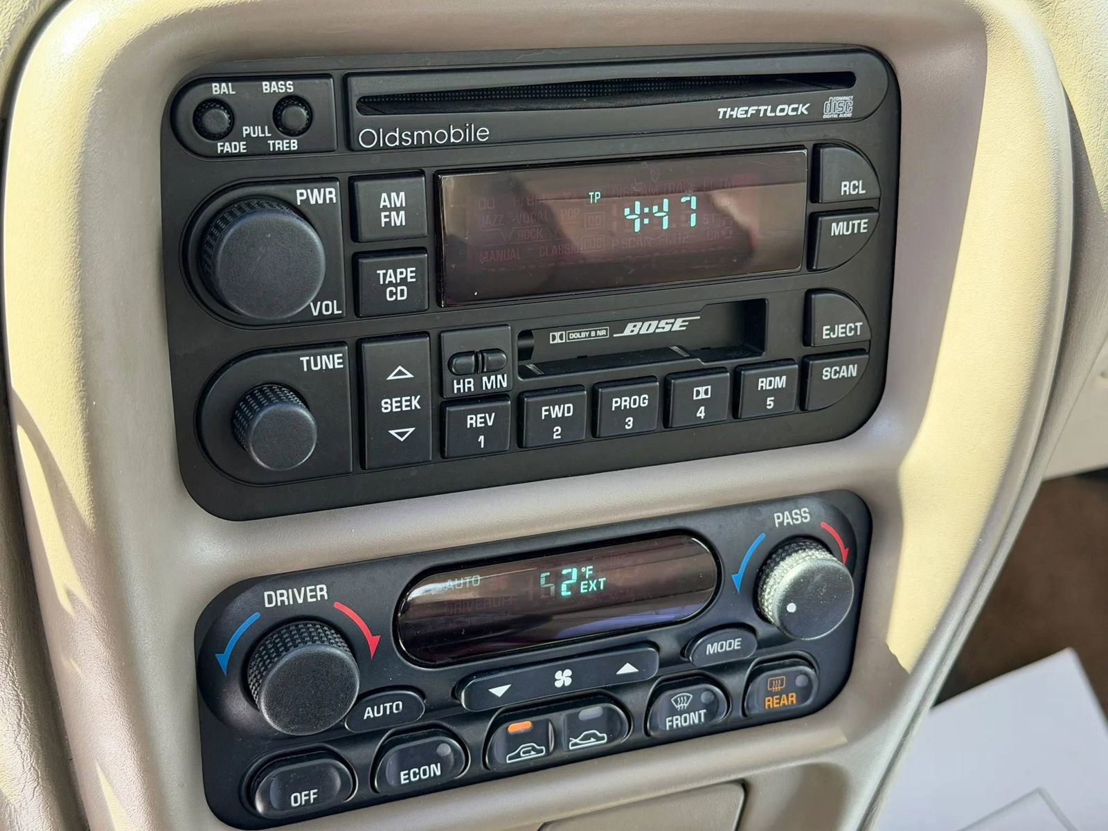 Used 2000 Oldsmobile Intrigue GLS image 16