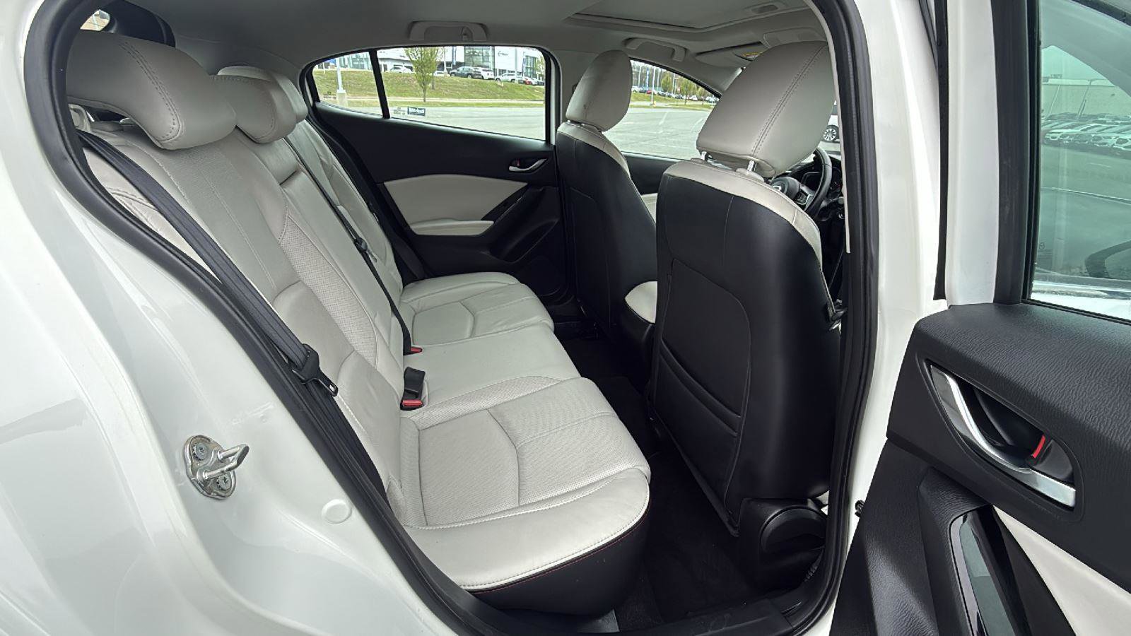 Used 2018 MAZDA MAZDA3 Grand Touring FWD image 19