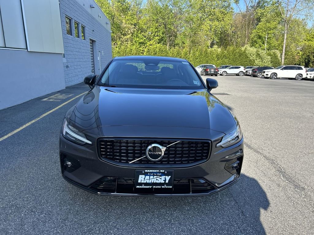 Used 2025 Volvo S60 B5 Core FWD image 3