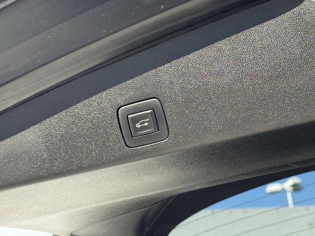 Used 2023 Buick Encore GX Select w/ Sport Touring Package image 17