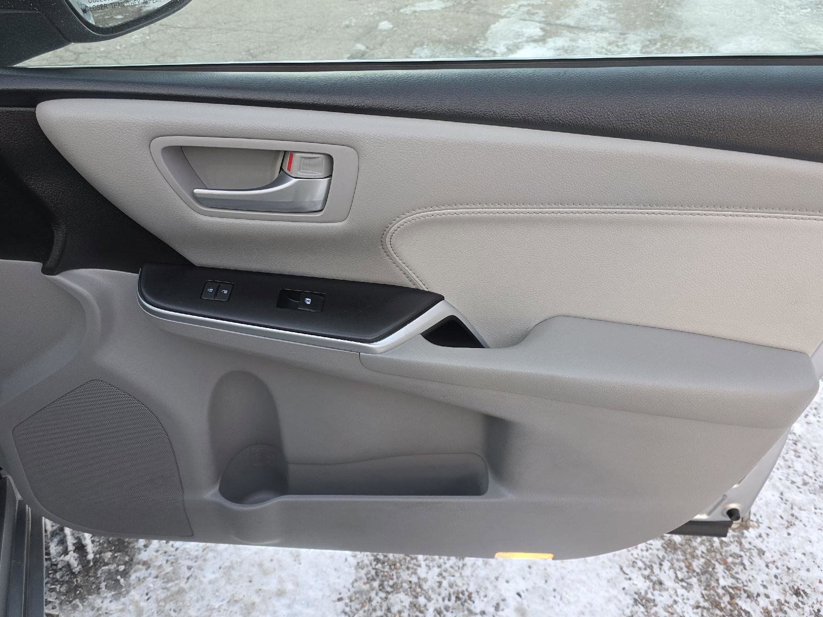 Used 2017 Toyota Camry XLE image 29