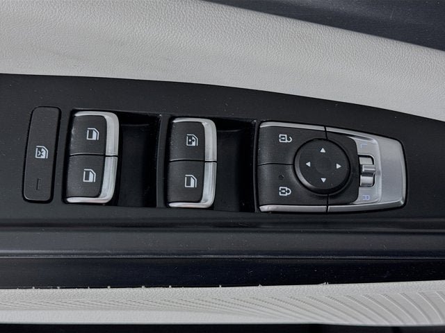 Used 2024 Kia Carnival LX FWD image 17