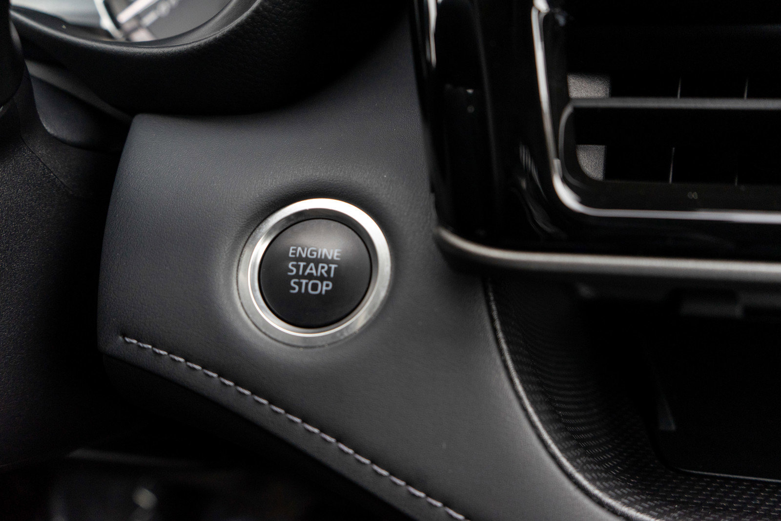 Used 2025 Toyota Highlander XLE image 23