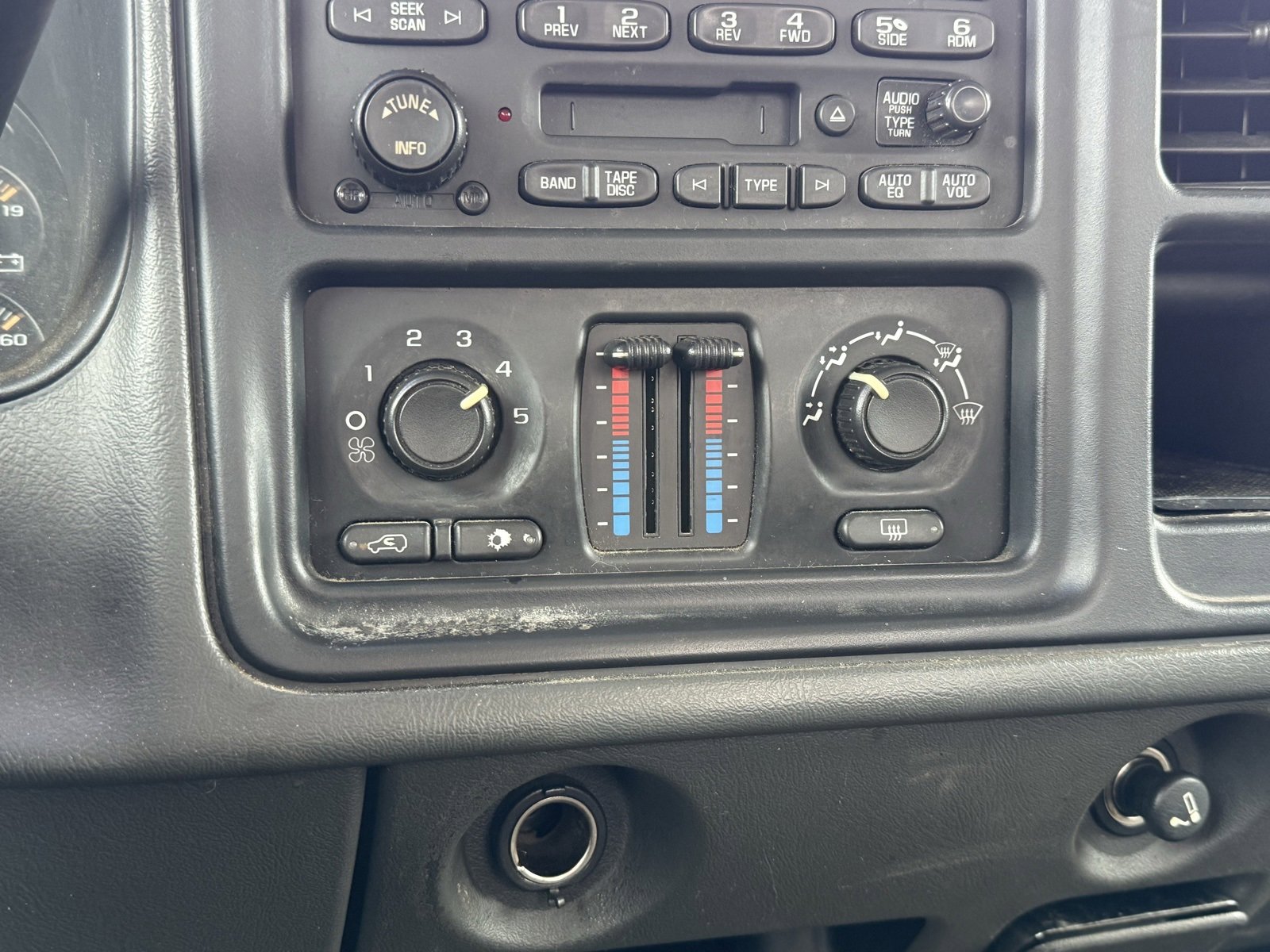 Used 2005 Chevrolet Silverado 1500 Z71 w/ Light Duty Power Package image 25