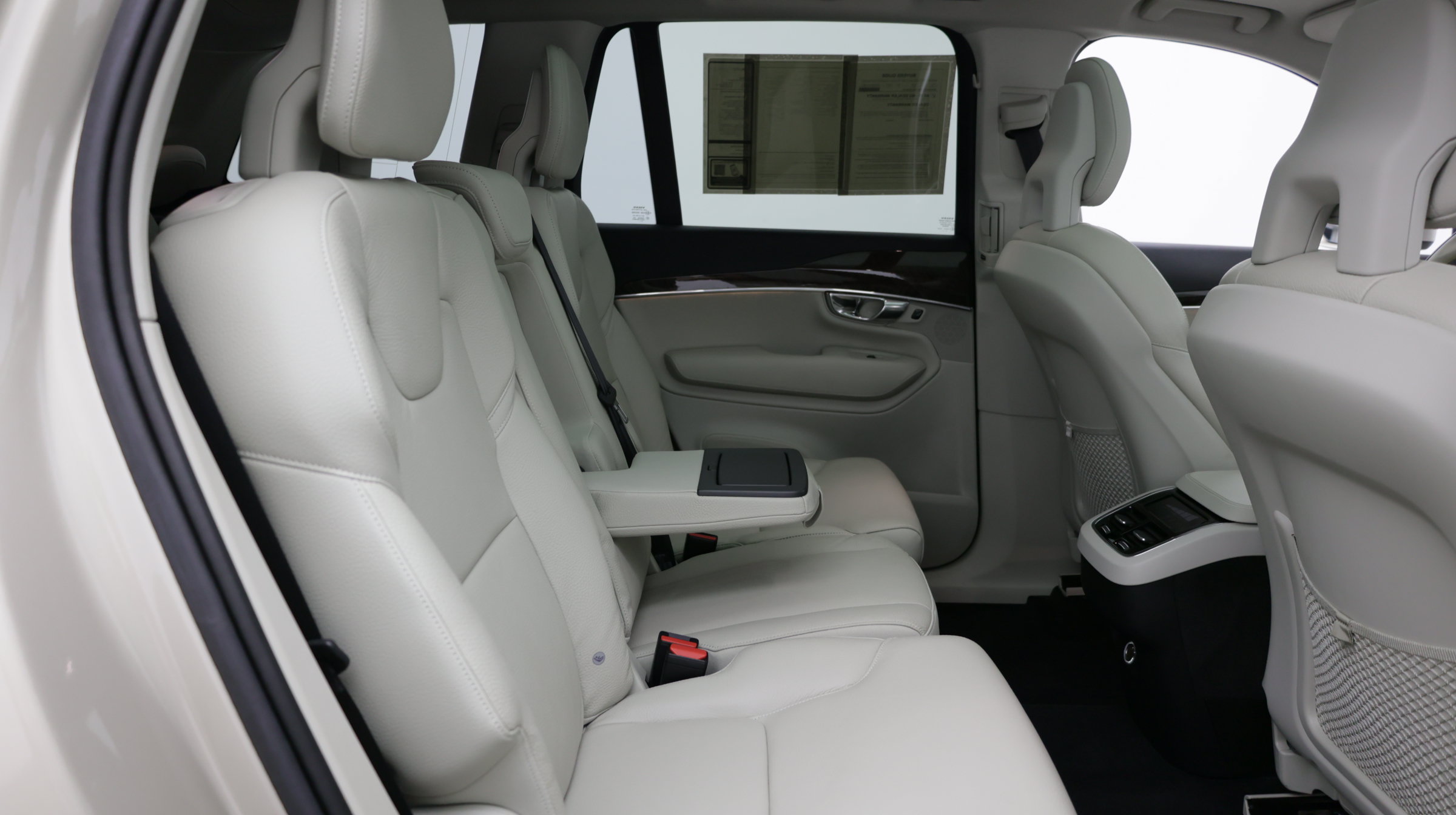 Used 2016 Volvo XC90 T6 Momentum w/ Momentum Plus Package AWD/4WD image 36