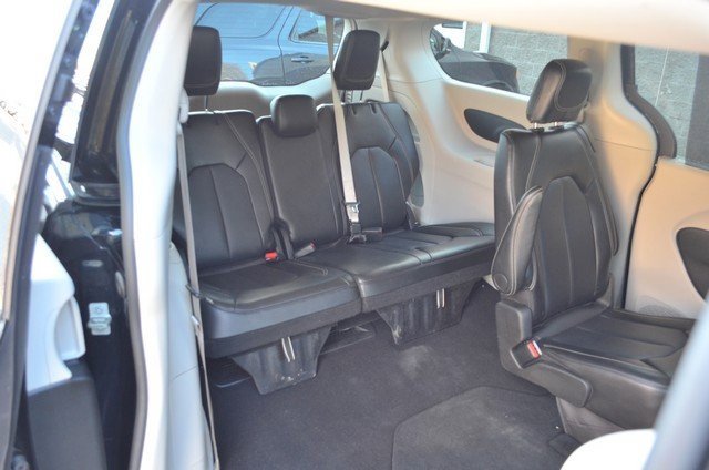 Used 2024 Chrysler Pacifica Touring-L image 36
