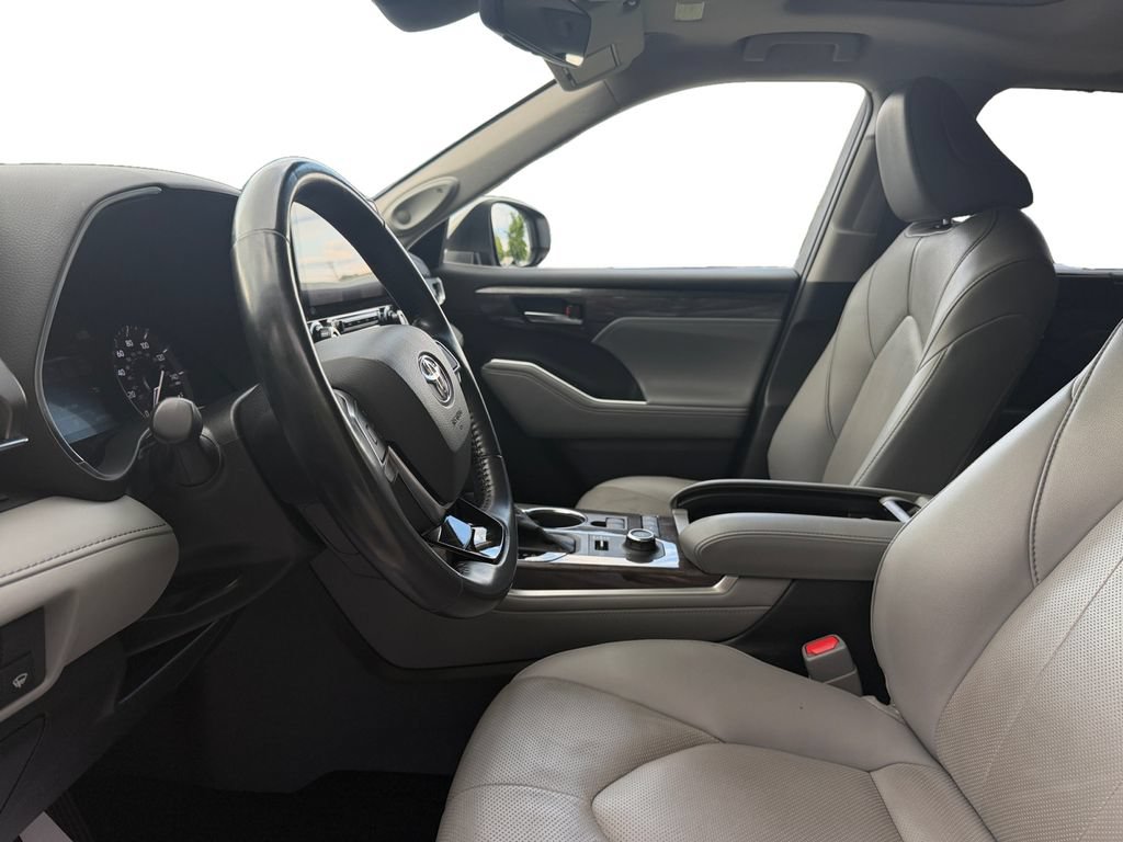 Used 2021 Toyota Highlander Limited AWD/4WD image 9