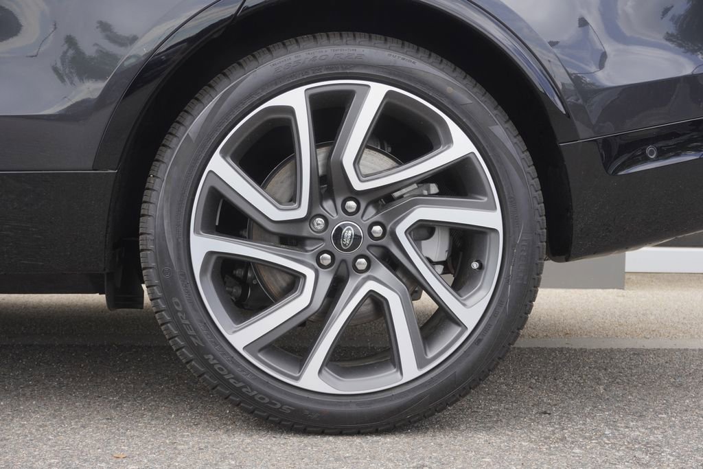 New 2025 Land Rover Discovery Dynamic SE image 33