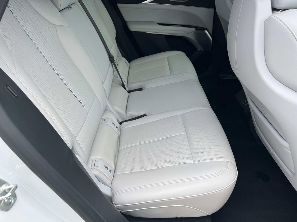 Used 2025 Cadillac Lyriq Sport AWD/4WD image 21
