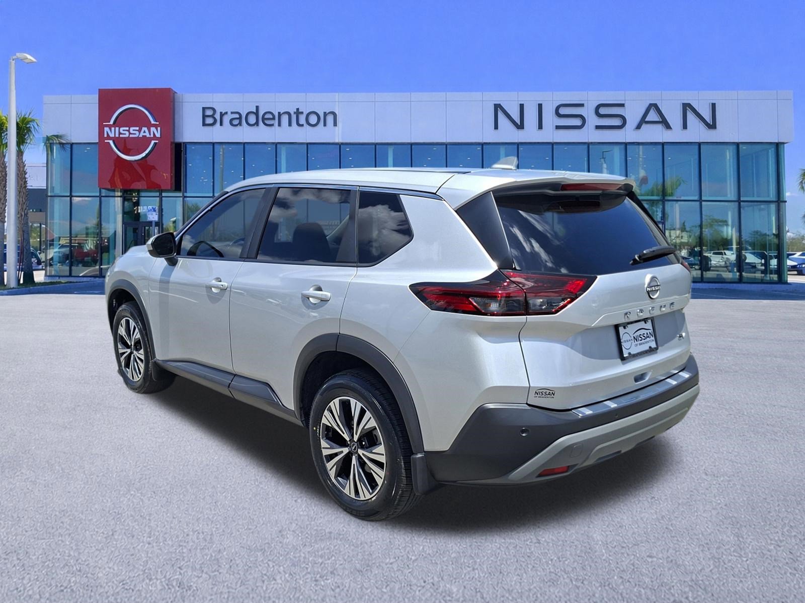 Used 2023 Nissan Rogue SV FWD image 7