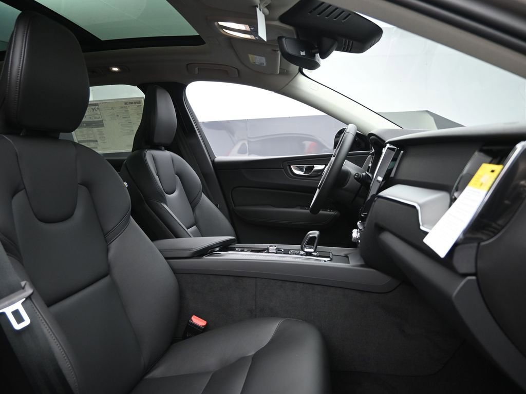 New 2025 Volvo XC60 B5 Core w/ Protection Package Premier image 28