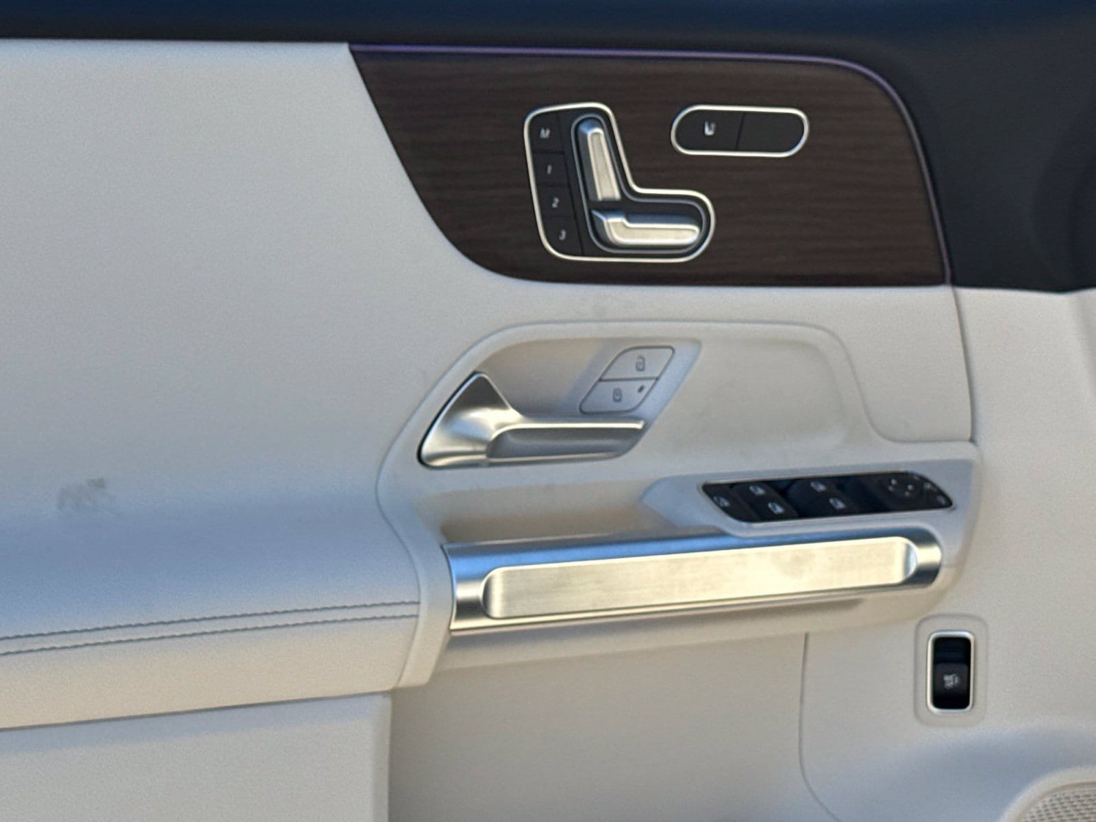 New 2026 Mercedes-Benz GLB 250 4MATIC image 15