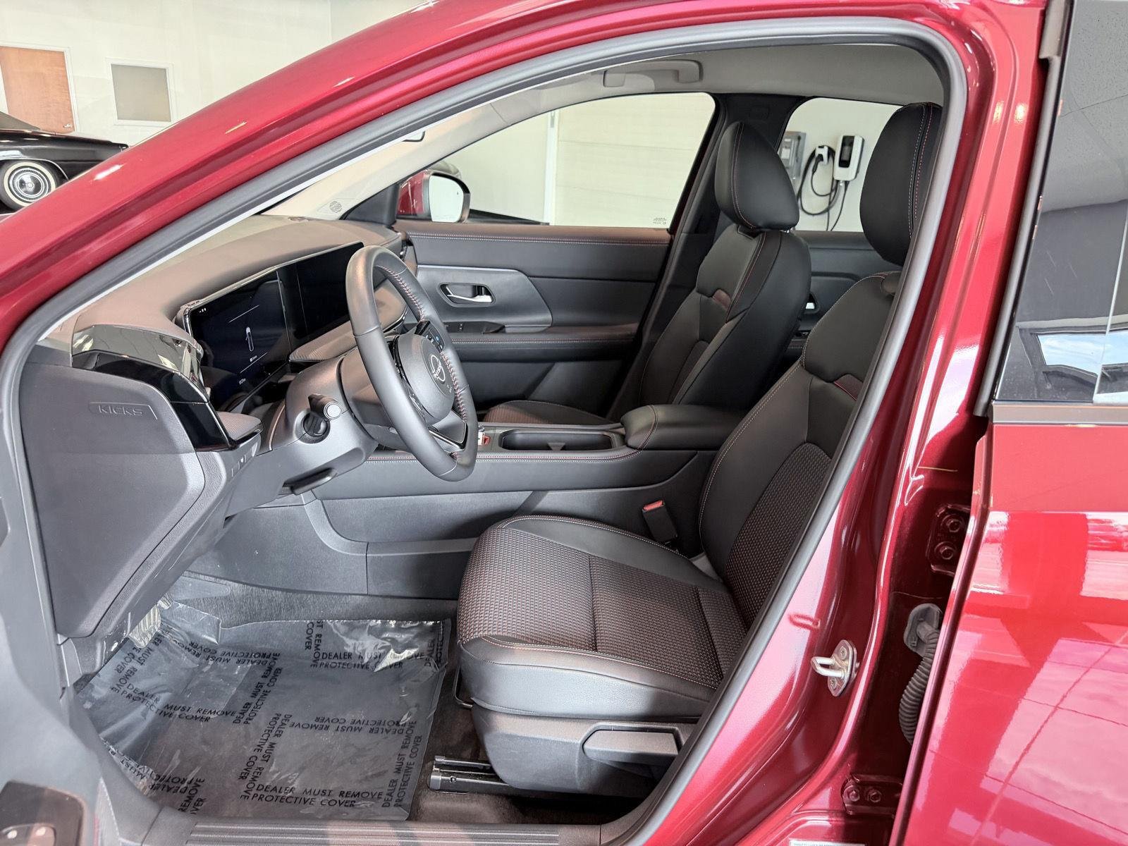 Used 2025 Nissan Kicks SR AWD/4WD image 33