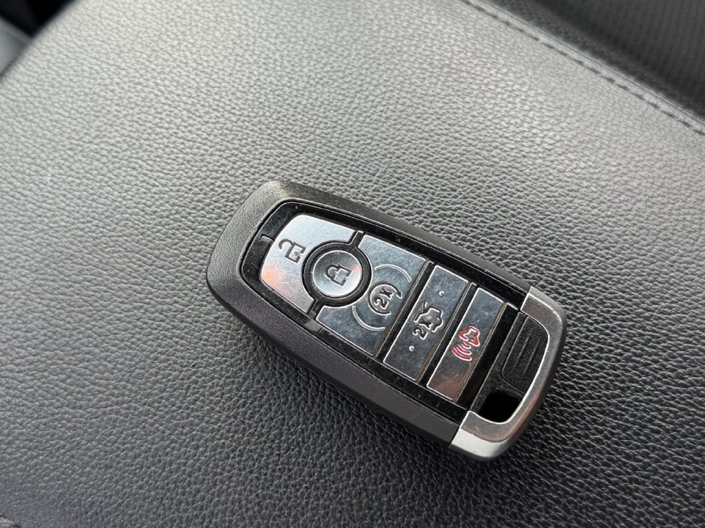 Used 2018 Ford Explorer XLT w/ Equipment Group 201A AWD/4WD image 32