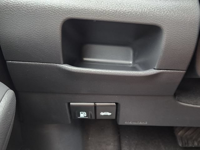 Used 2023 Nissan Kicks SR FWD image 23