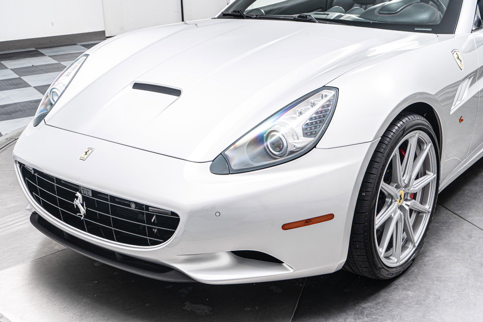 Used 2013 Ferrari California image 40