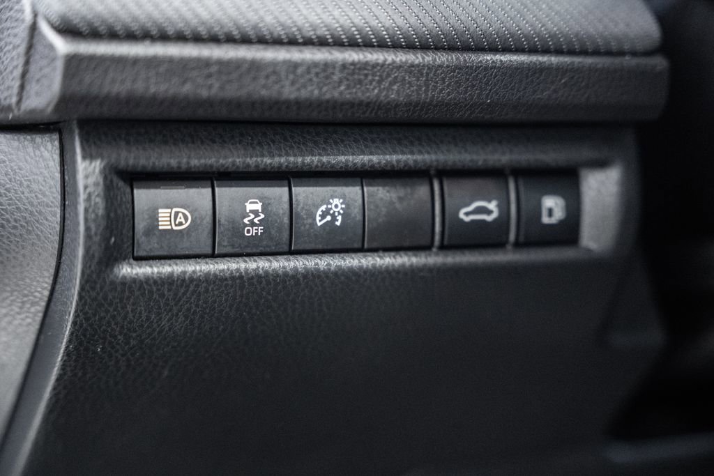 Used 2025 Toyota Camry SE image 38